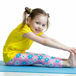 Por qué tu hijo debería practicar yoga